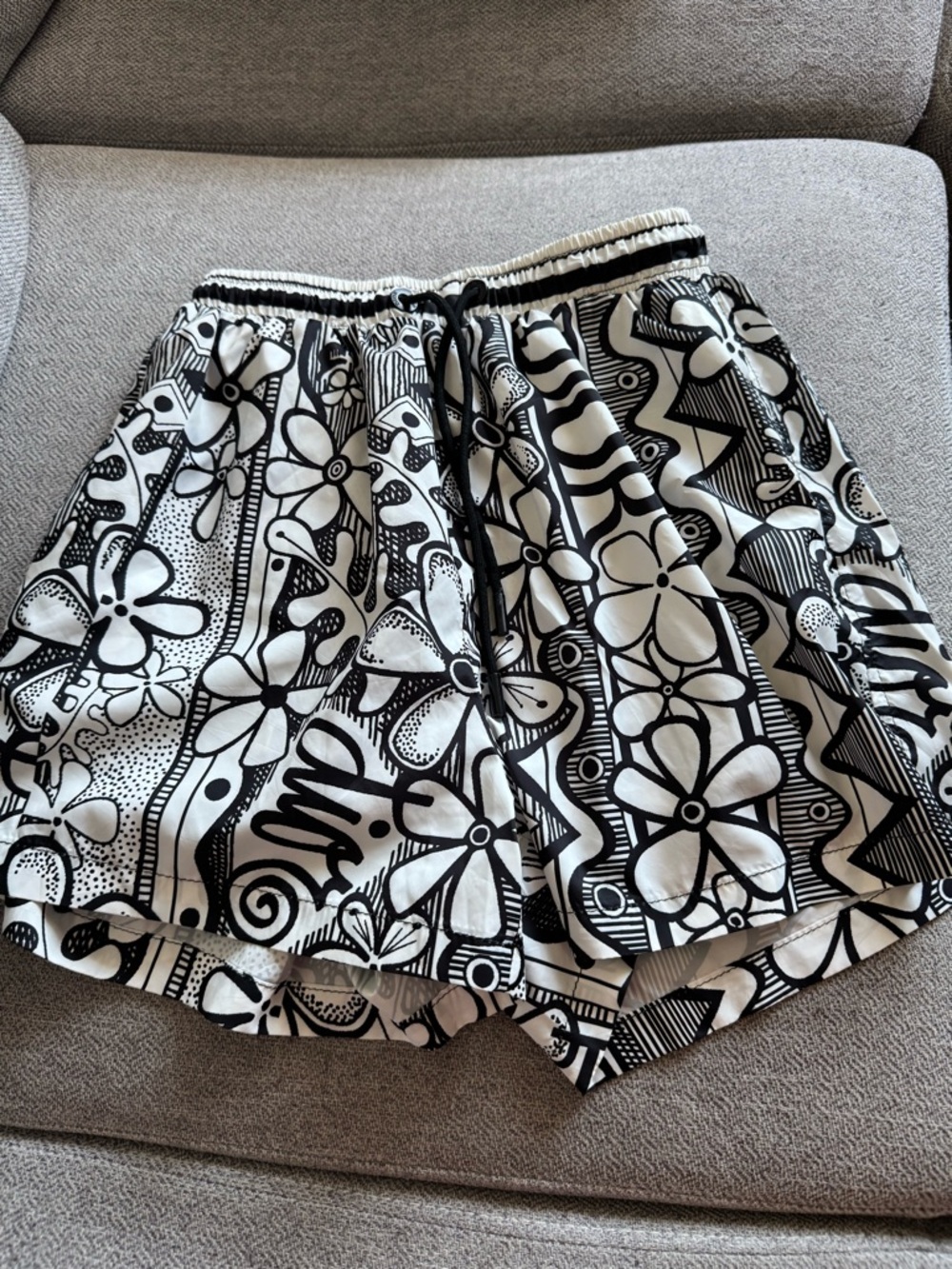 Authentic Dior Black & White Floral Pattern Elastic Waist Shorts